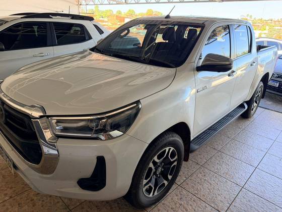 TOYOTA HILUX 2.8 D-4D TURBO DIESEL CD SRX LIMITED 4X4 AUTOMÁTICO TOYOTA HILUX 2.8 D-4D TURBO DIESEL CD SRX LIMITED 4X4 AUTOMÁTICO